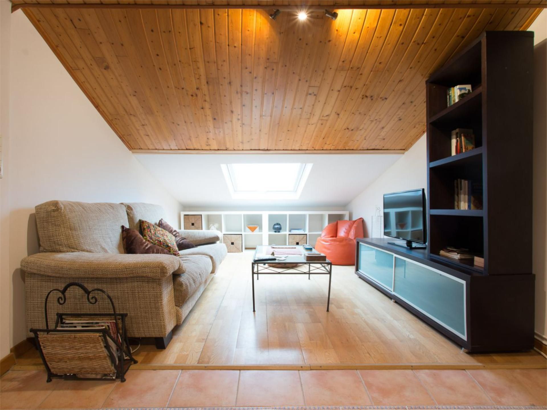 Living room of Flat for sale in Santiago de Compostela   with Heating, Terrace and Furnished