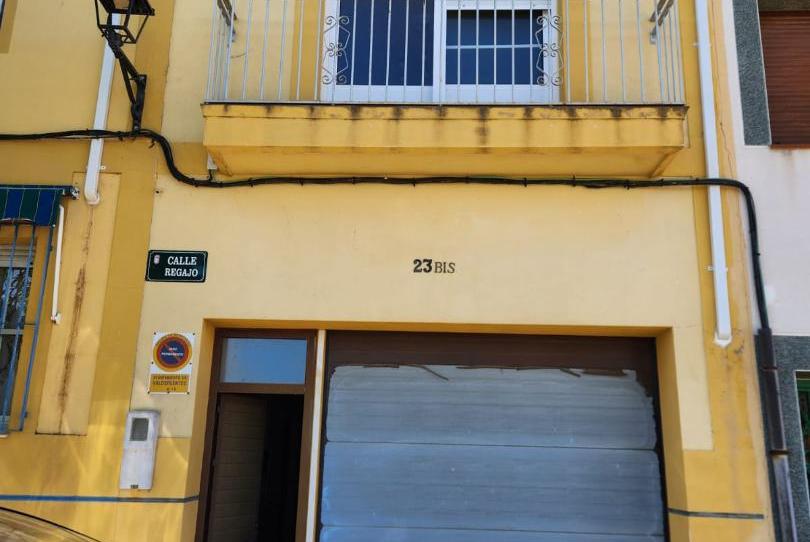 Casa adosada en venda a Calle Regajo, 25, Valdefuentes, Cáceres - imatge 1 Foto 1 de Casa adosada en venda a Calle Regajo, 25, Valdefuentes, Cáceres