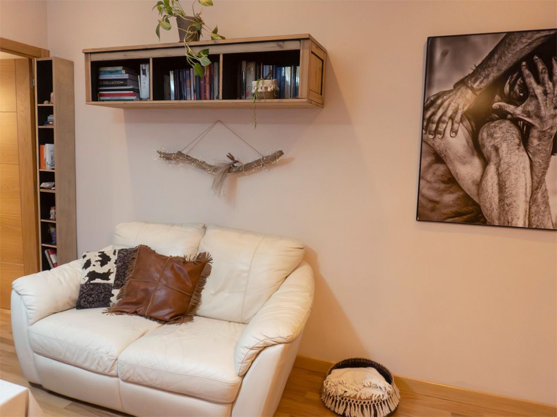 Living room of Flat for sale in  Madrid Capital  with Heating, Parquet flooring and Balcony