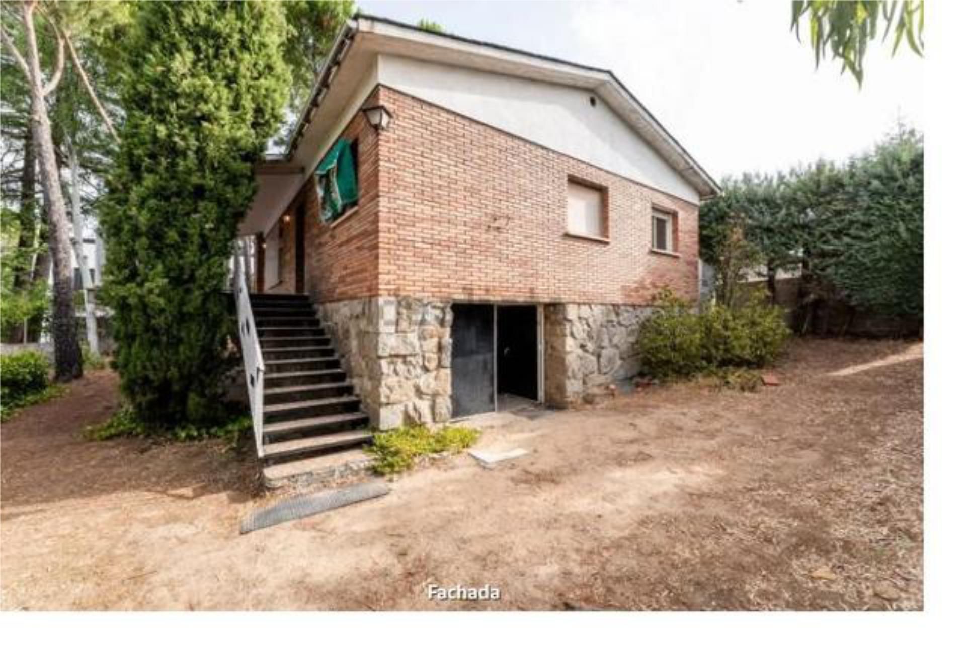 Casa adosada en venda a Polideportivo Colonia Vista exterior de Casa adosada en venda en Moralzarzal amb Calefacció, Jardí privat i Terrassa