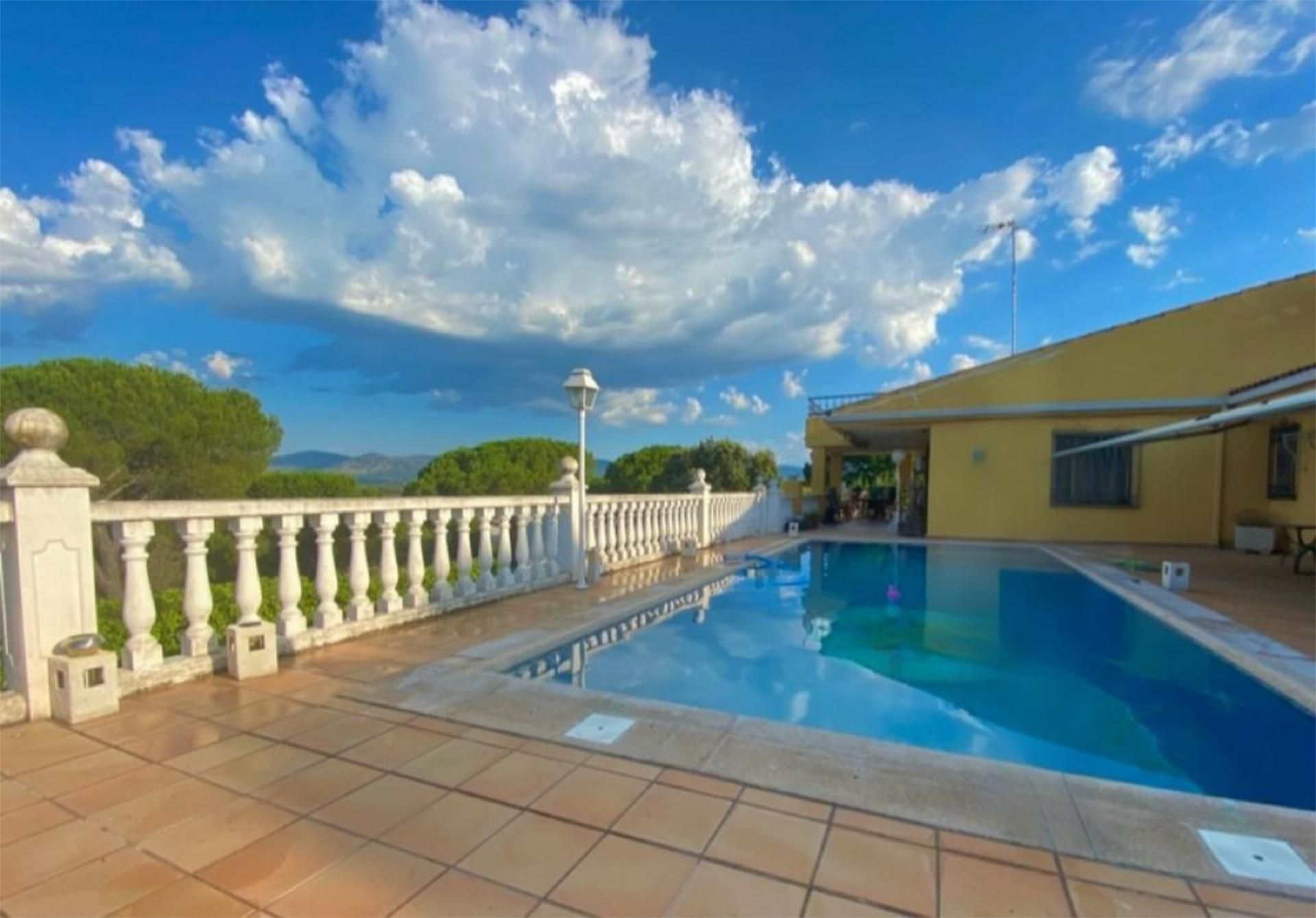 House or chalet for sale in Calle Júcar, 9, Pino Alto - Navarredonda Swimming pool of House or chalet for sale in Valdemorillo with Air Conditioner, Heating and Private garden
