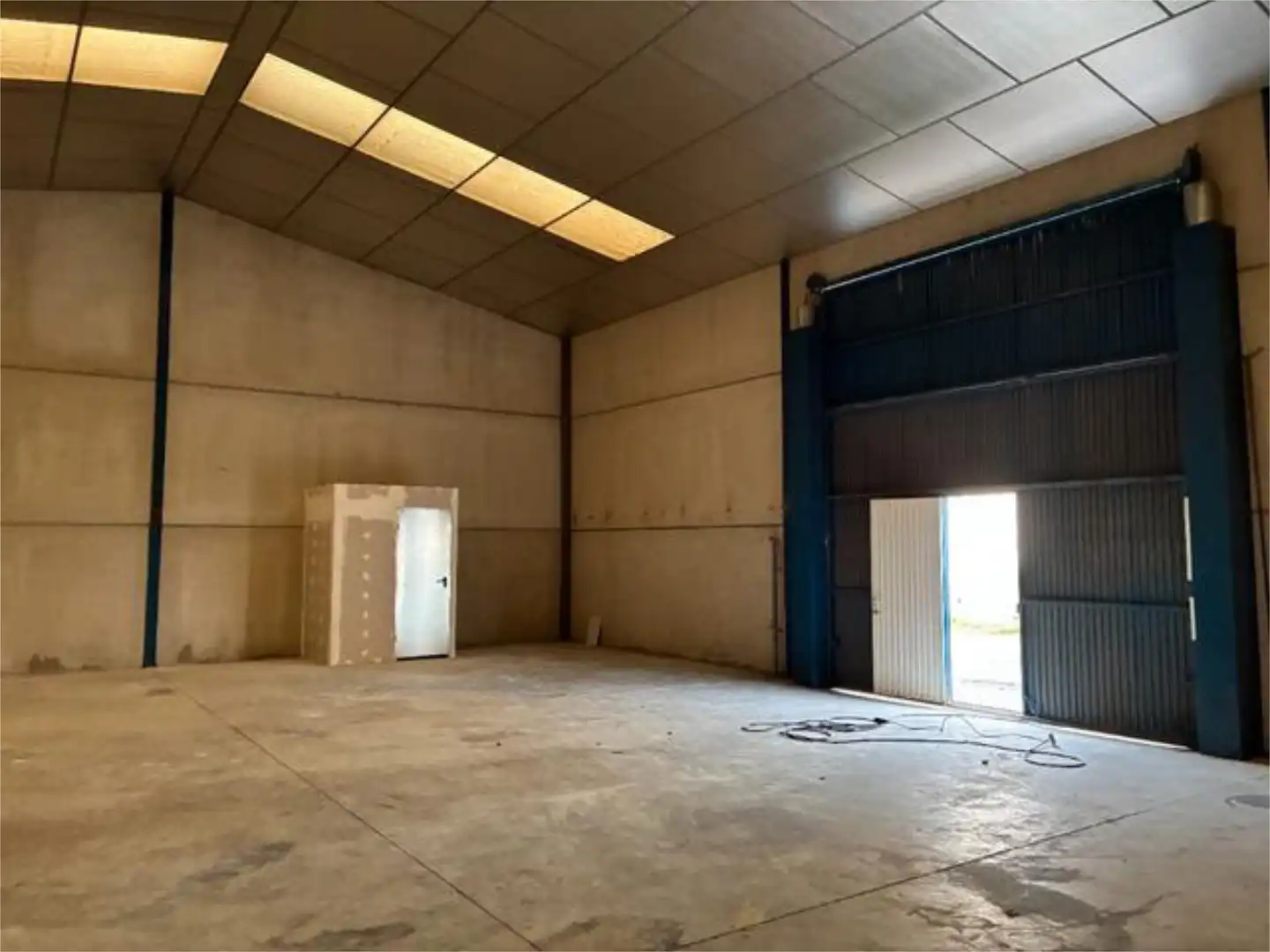Fabrikhallen zur Miete in  Logroño