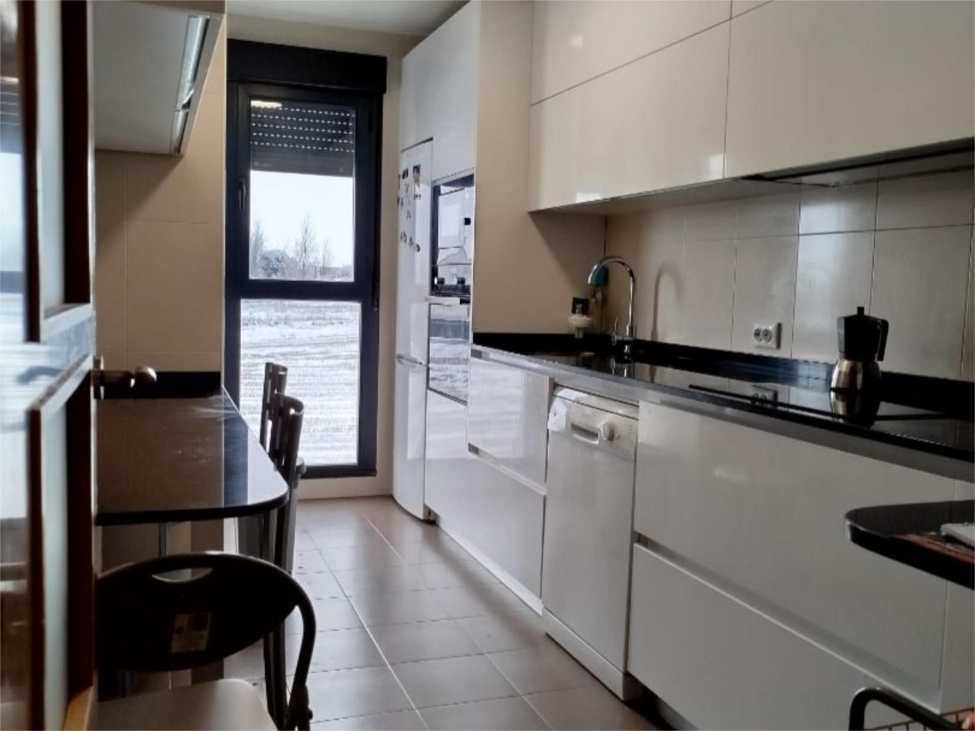 Cuina de Pis en venda en Morales del Vino amb Terrassa i Piscina