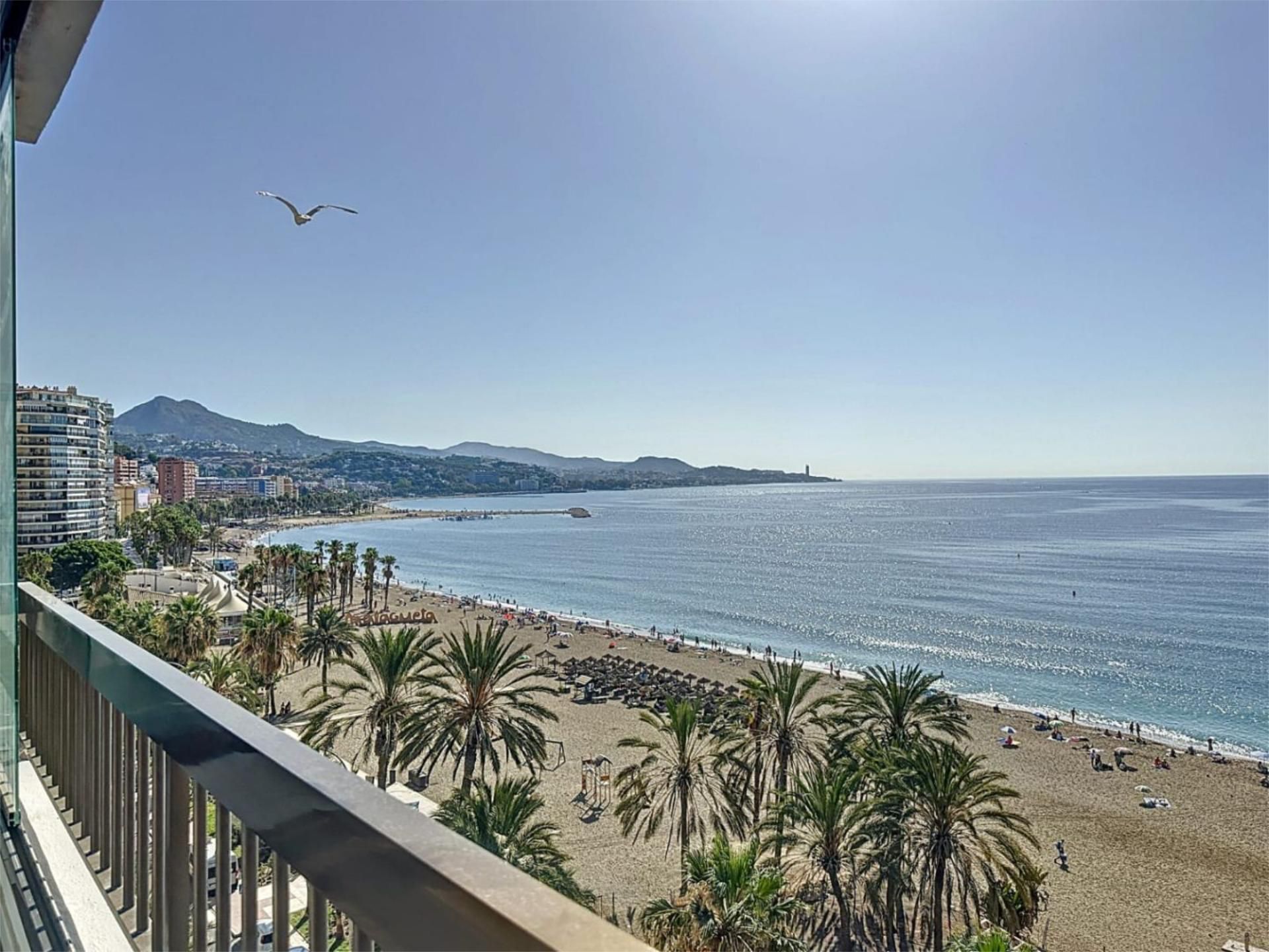Pis en venda a Calle Pintor Guerrero del Castillo, 2, La Malagueta - Monte Sancha Dormitori de Pis en venda en Málaga Capital amb Aire condicionat i Terrassa