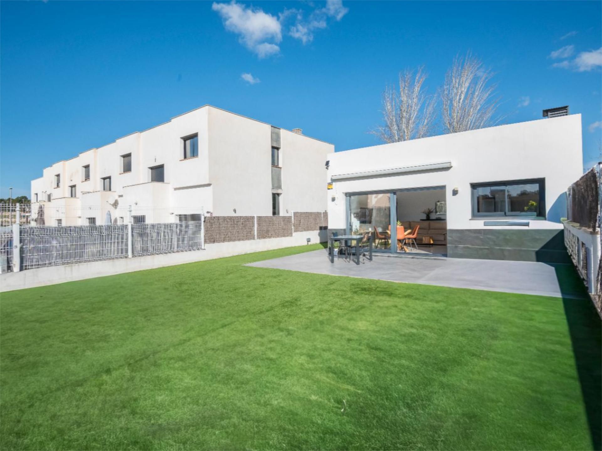 Vista exterior de Piso en venta en Cunit con Aire acondicionado y Terraza