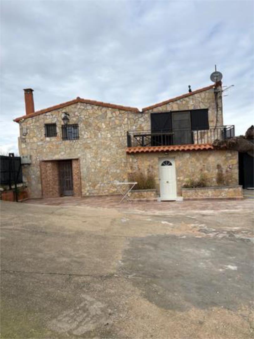 Casa adosada de lloguer a Vinallop Vista exterior de Casa adosada de lloguer en Tortosa amb Calefacció, Jardí privat i Terrassa