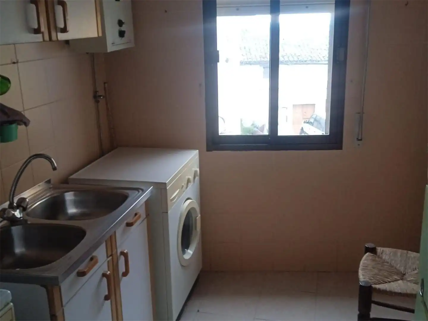 Cuina de Casa adosada en venda en Arroyomolinos de la Vera amb Moblat