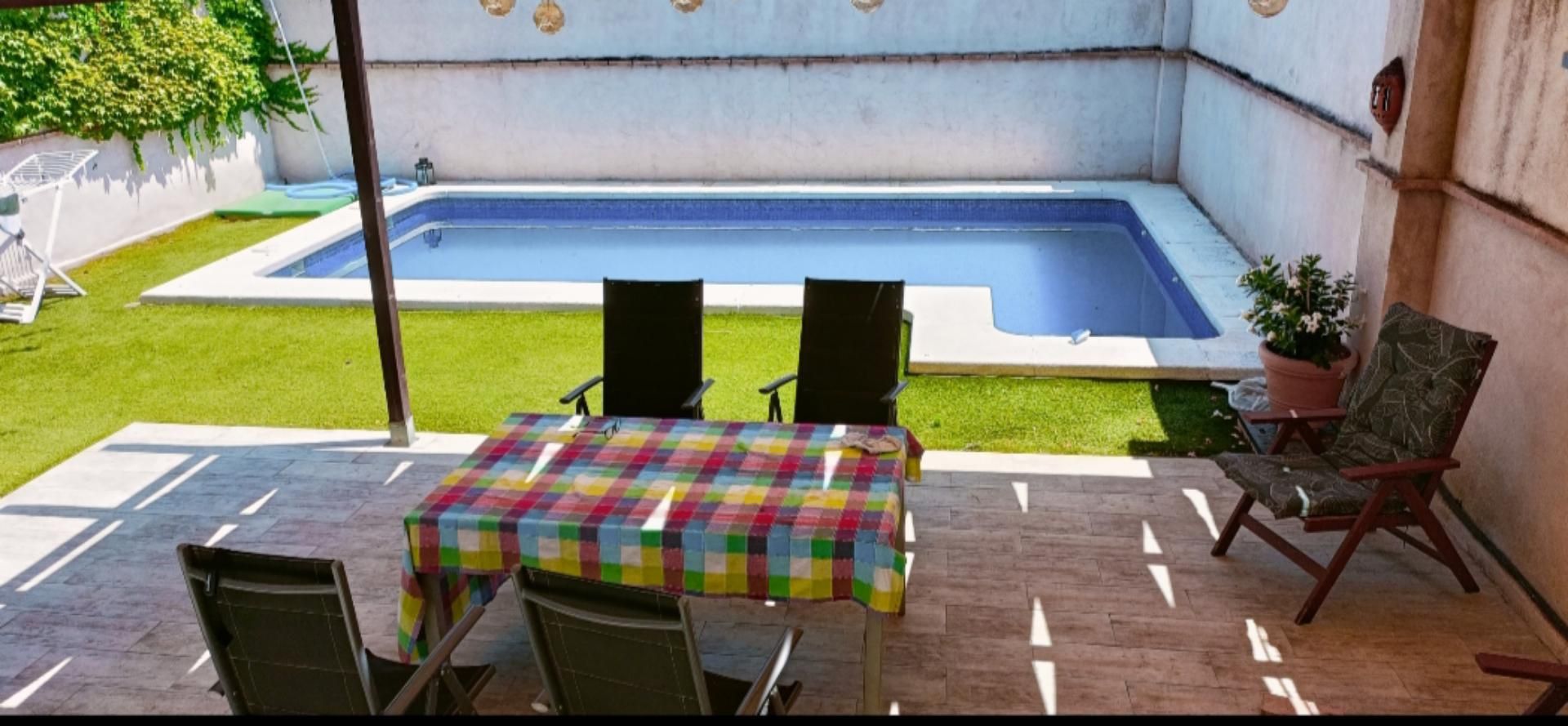 Piscina de Casa adosada en venta en Ciudad Real Capital con Calefacción, Jardín privado y Parquet