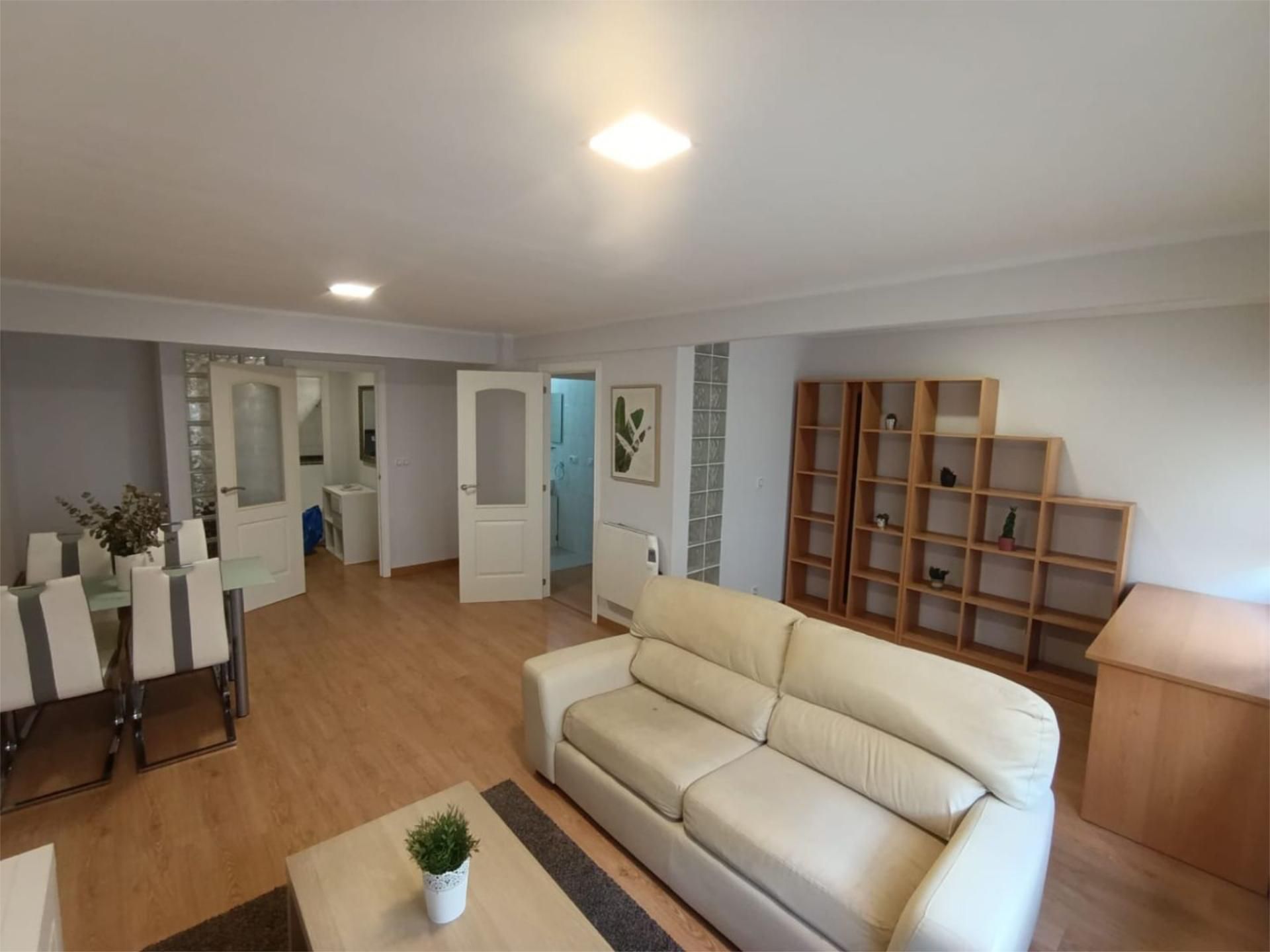 Piso de alquiler en Carballo con Calefacción, Parquet y Amueblado