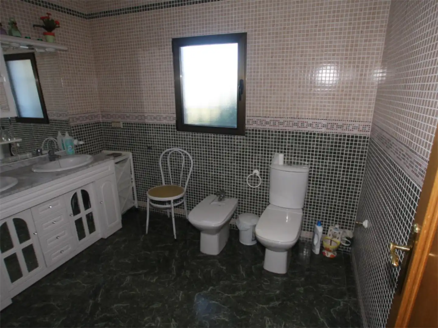 Houses for sale in Partida Valletes de Bru, 119, Urbanitzacions i Pedanies Sud Bathroom of Houses for sale in Alzira with Air Conditioner, Terrace and Swimming Pool