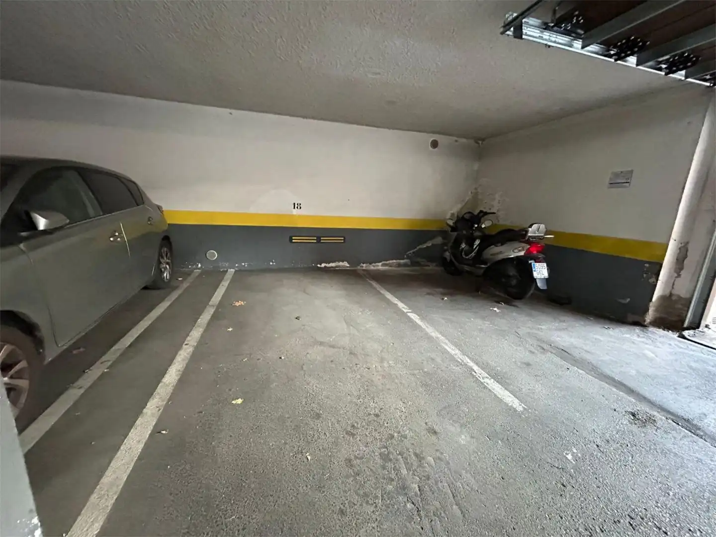 Parking of Flat for sale in Madrid  with Air Conditioner, Heating and Private garden