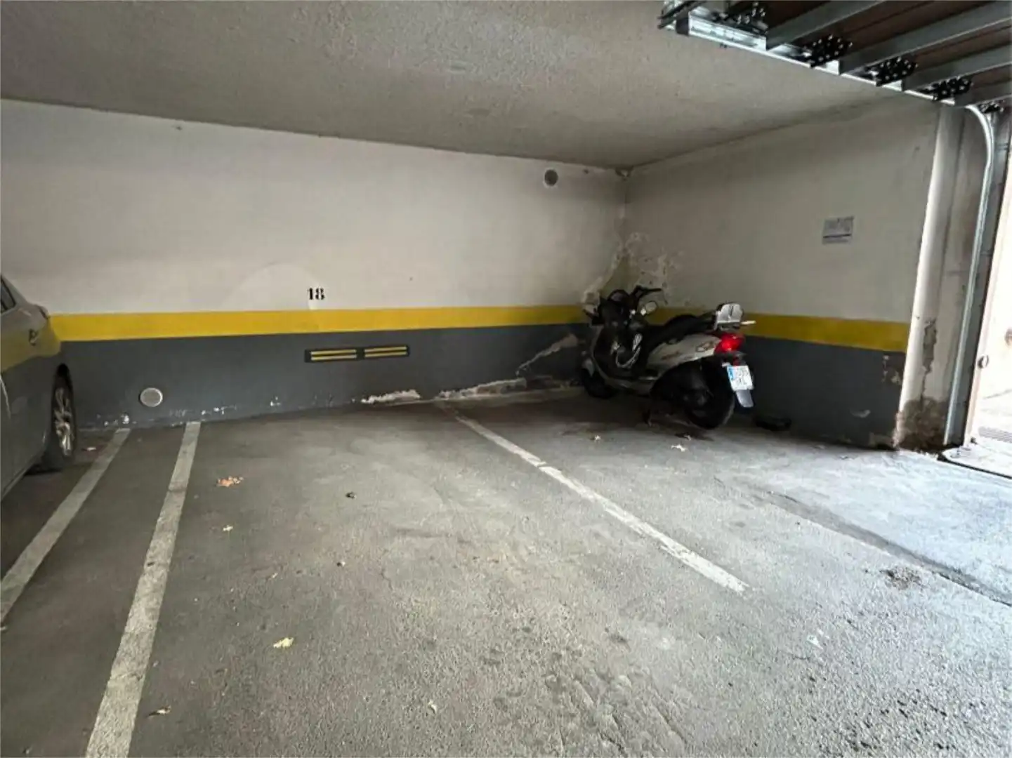 Parking of Flat for sale in Madrid  with Air Conditioner, Heating and Private garden