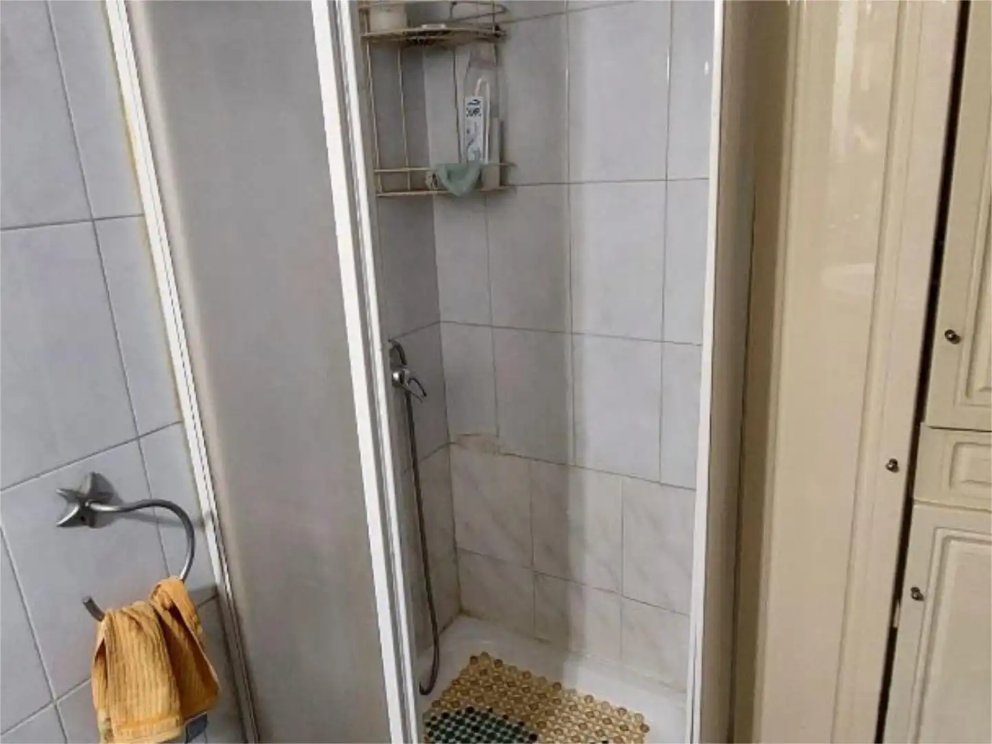 Bathroom of Flat for sale in Sevilla  with Air Conditioner, Heating and Furnished