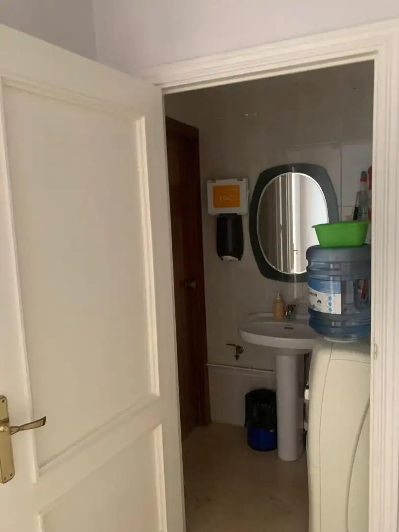 Oficina de alquiler en Calle Escuelas, 9, Casco histórico Baño de Oficina de alquiler en Alcalá de Henares