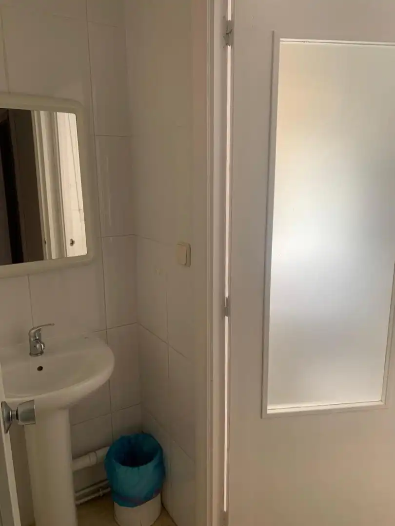 Oficina de alquiler en Calle Escuelas, 9, Casco histórico Baño de Oficina de alquiler en Alcalá de Henares