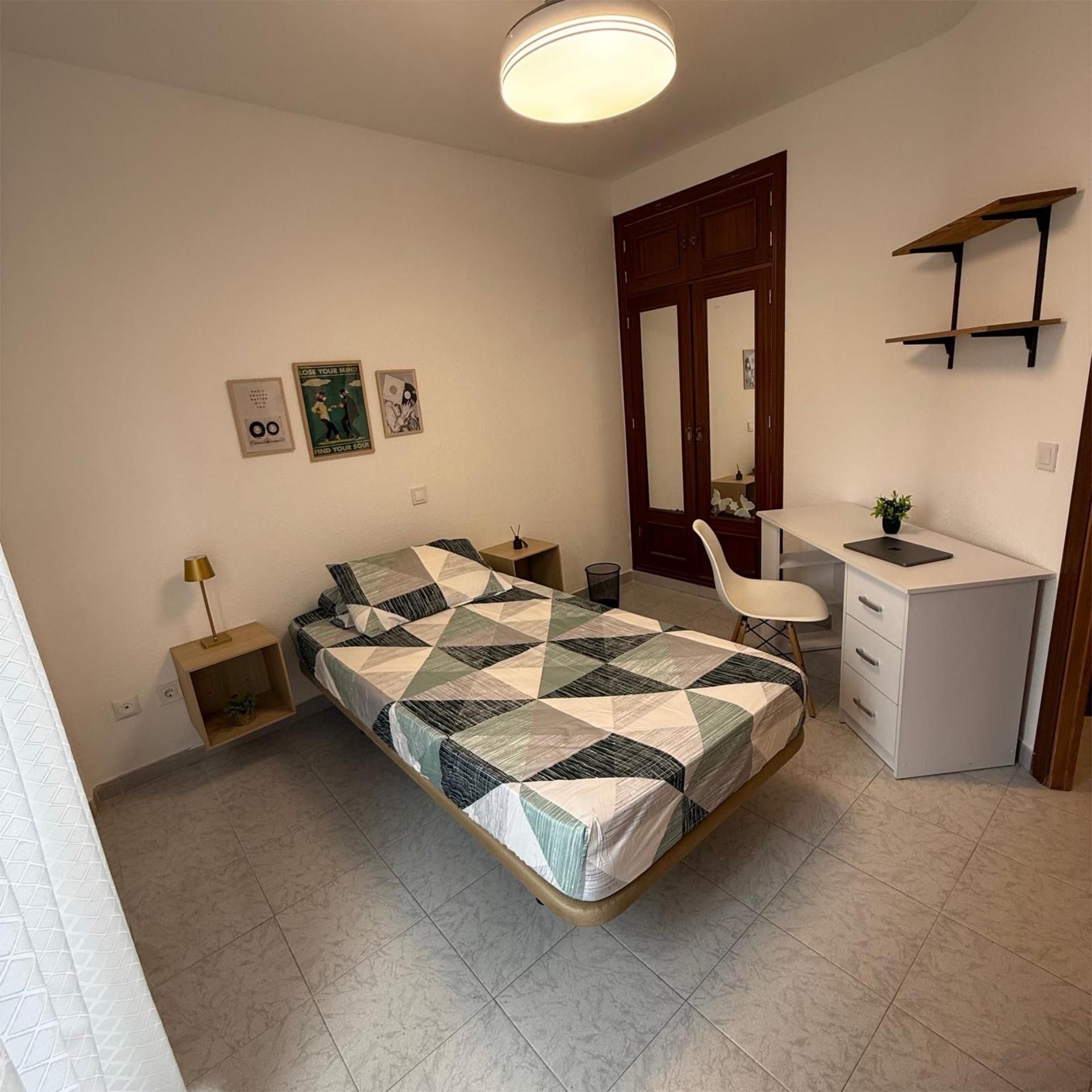 Flat to share in Calle Cardenal Gil de Albornoz, 24, Tres Olivos - La Piedad