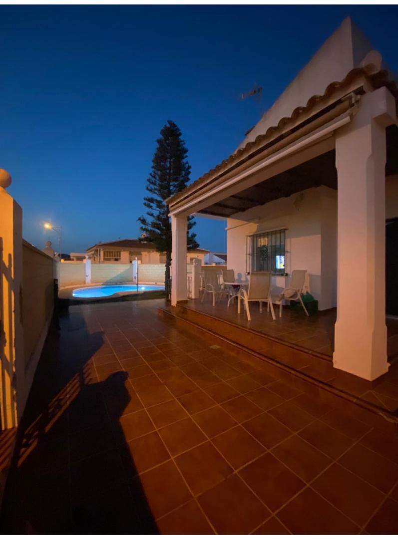 Piscina de Casa o xalet de lloguer en Almonte amb Aire condicionat, Calefacció i Terrassa