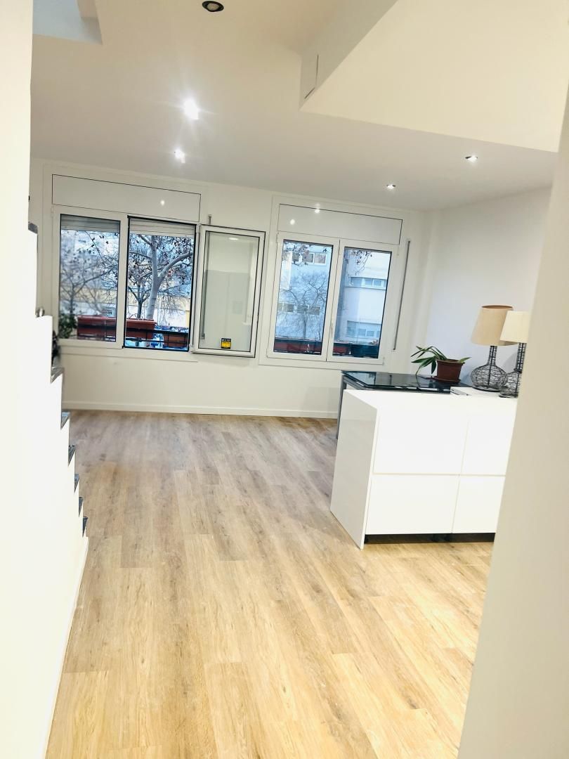 Sala d'estar de Pis en venda en  Barcelona Capital amb Aire condicionat, Calefacció i Parquet