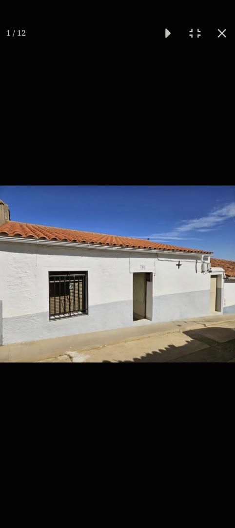 Vista exterior de Casa adosada en venda en Aliseda