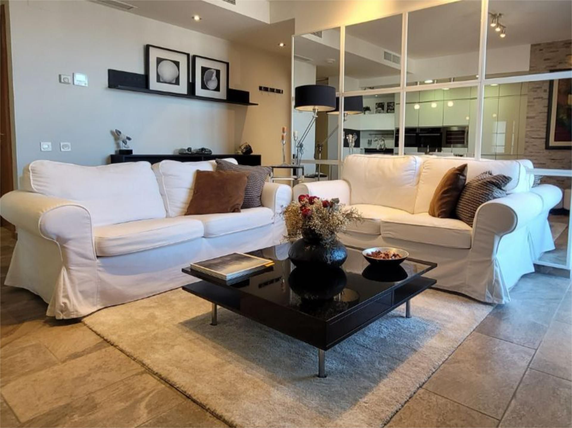 Sala d'estar de Pis en venda en  Madrid Capital amb Aire condicionat i Piscina