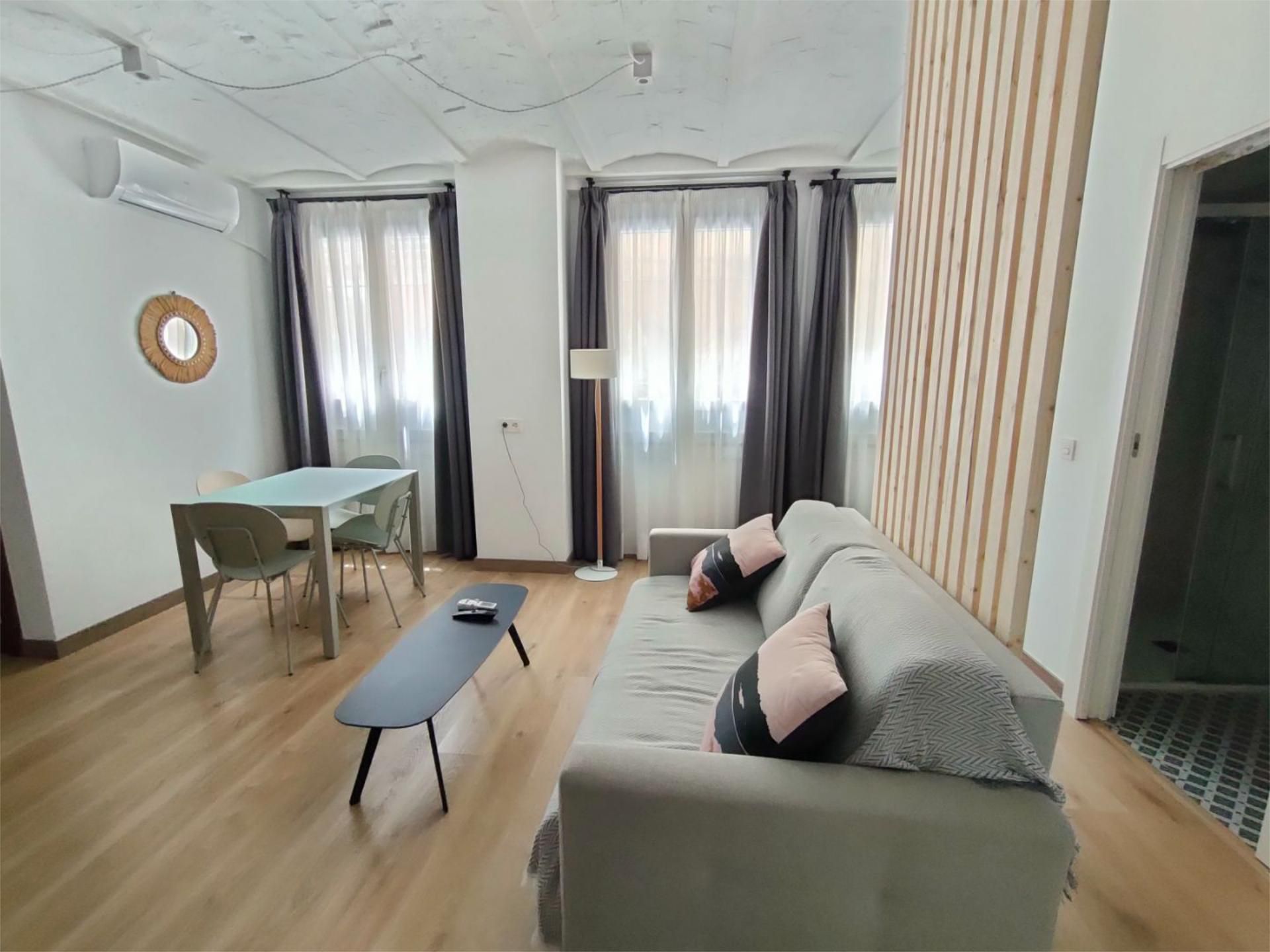 Planta baixa de lloguer a Calle Navarrete, 2, Centro - Sagrario Sala d'estar de Planta baixa de lloguer en Granada Capital amb Aire condicionat i Moblat