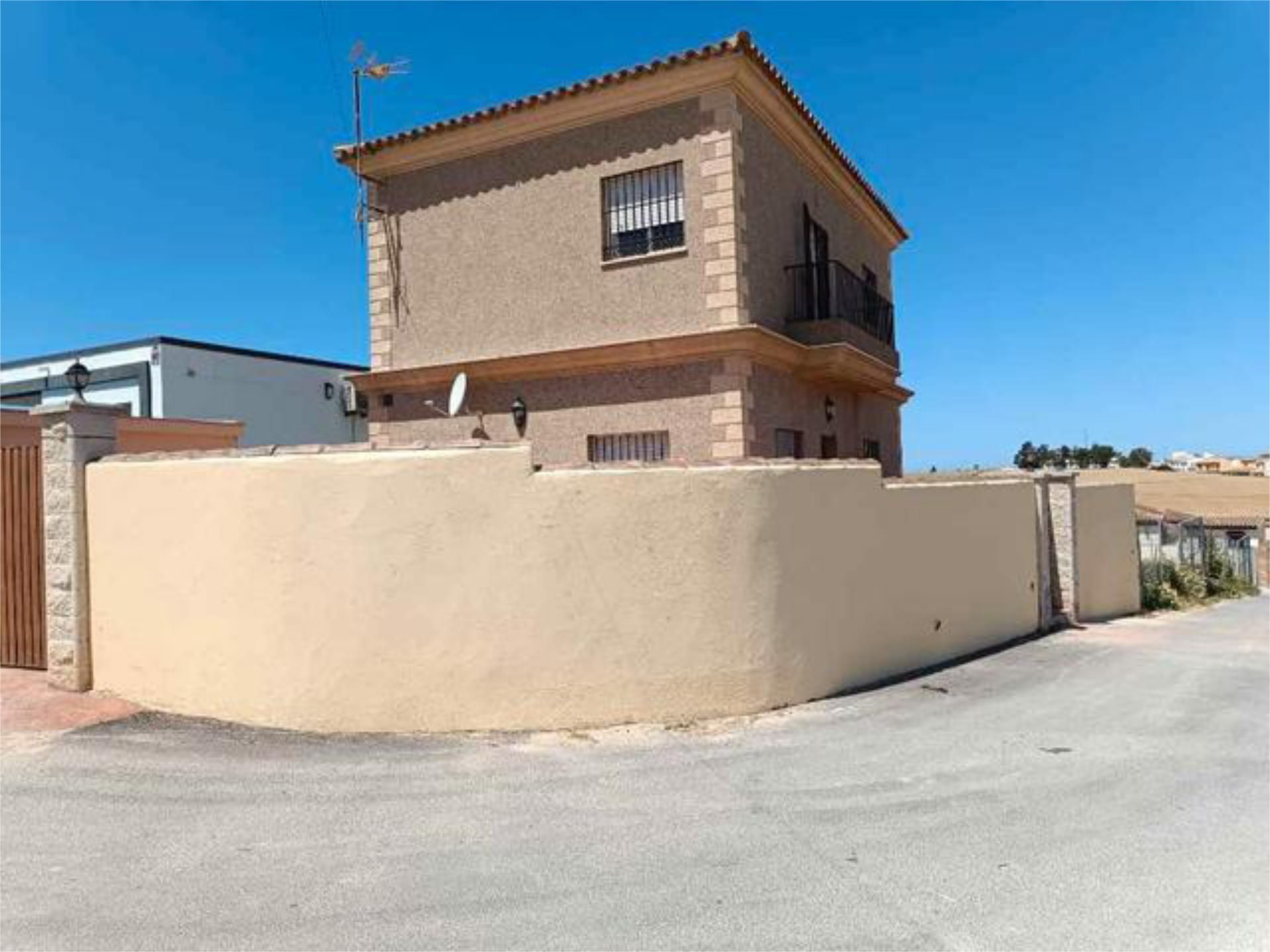 Casa adosada en venda a Las Lagunas - Campano Vista exterior de Casa adosada en venda en Chiclana de la Frontera