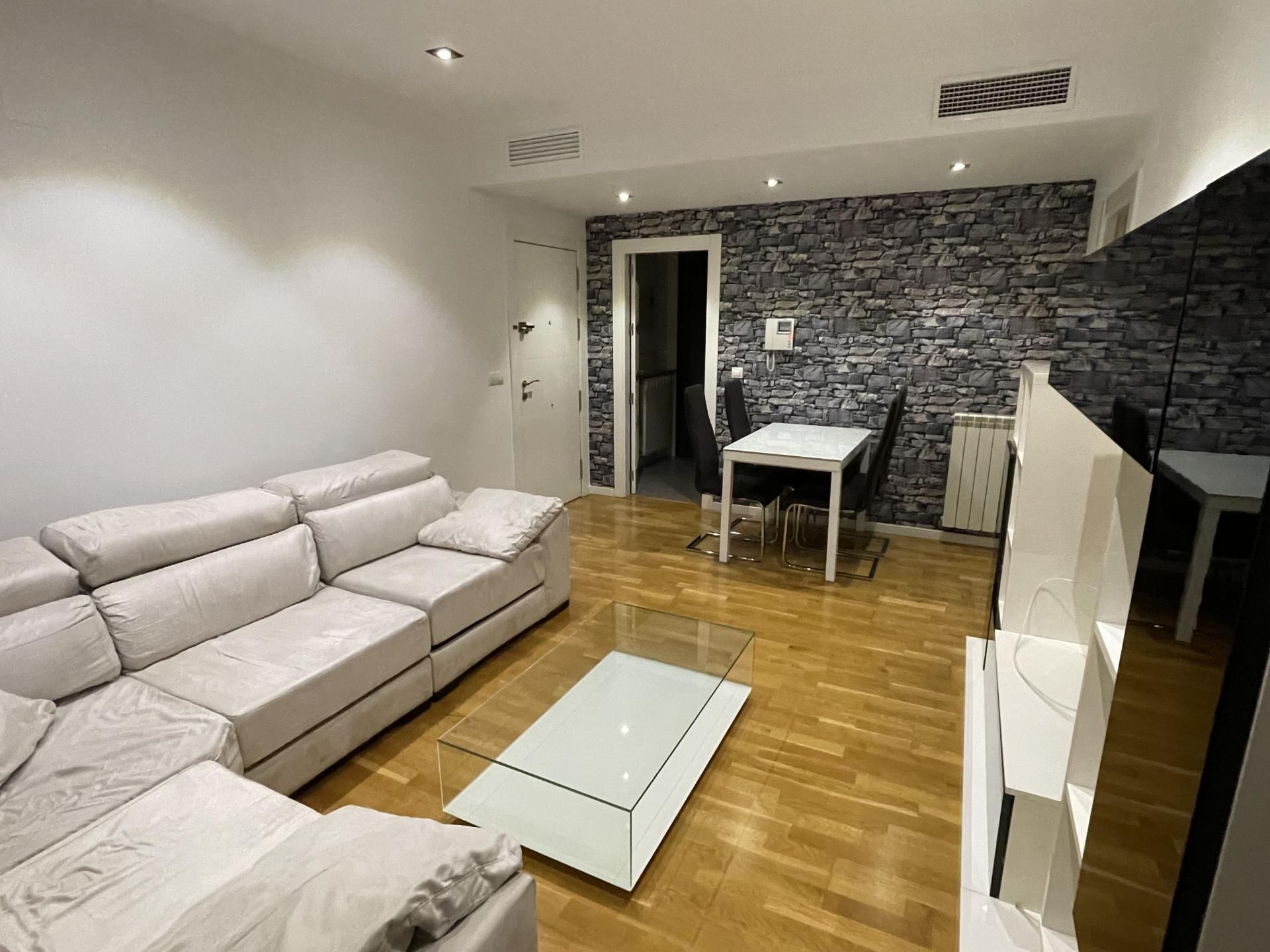 Living room of Flat to rent in  Albacete Capital  with Air Conditioner, Heating and Parquet flooring