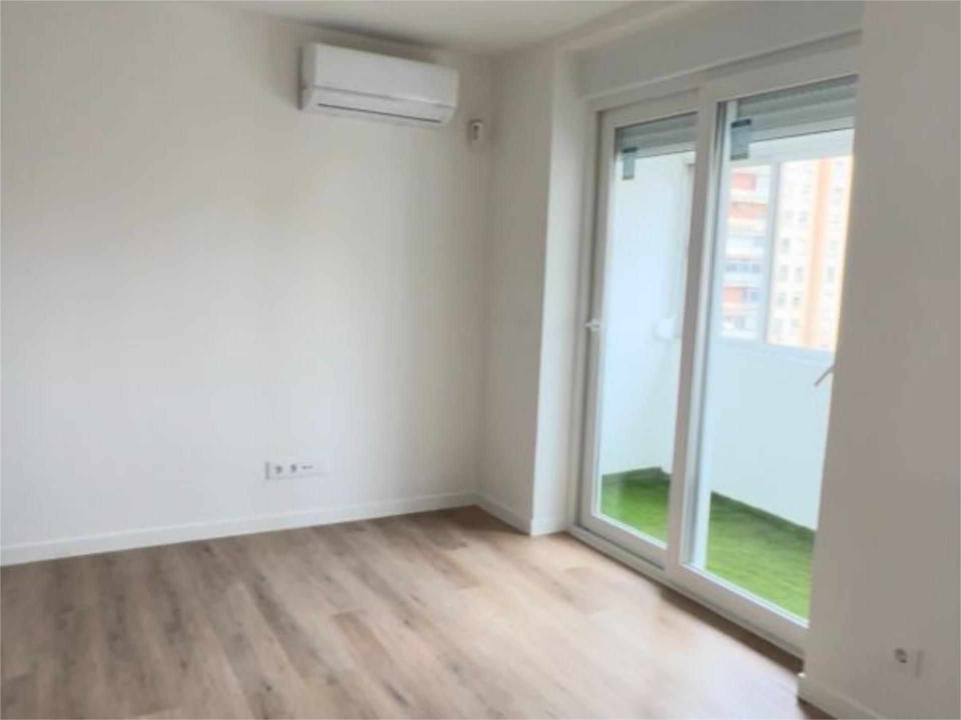 Habitación de Piso en venta en  Madrid Capital con Aire acondicionado y Balcón