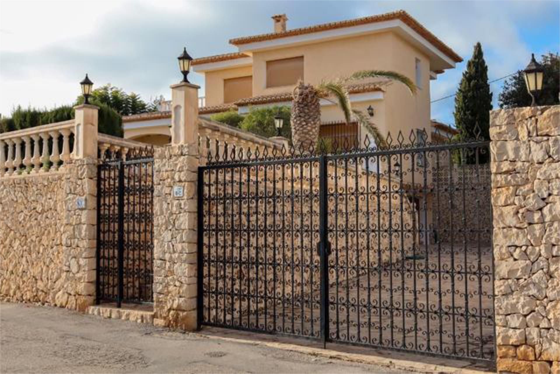 Vista exterior de Casa adosada en venda en Calpe / Calp amb Terrassa i Piscina