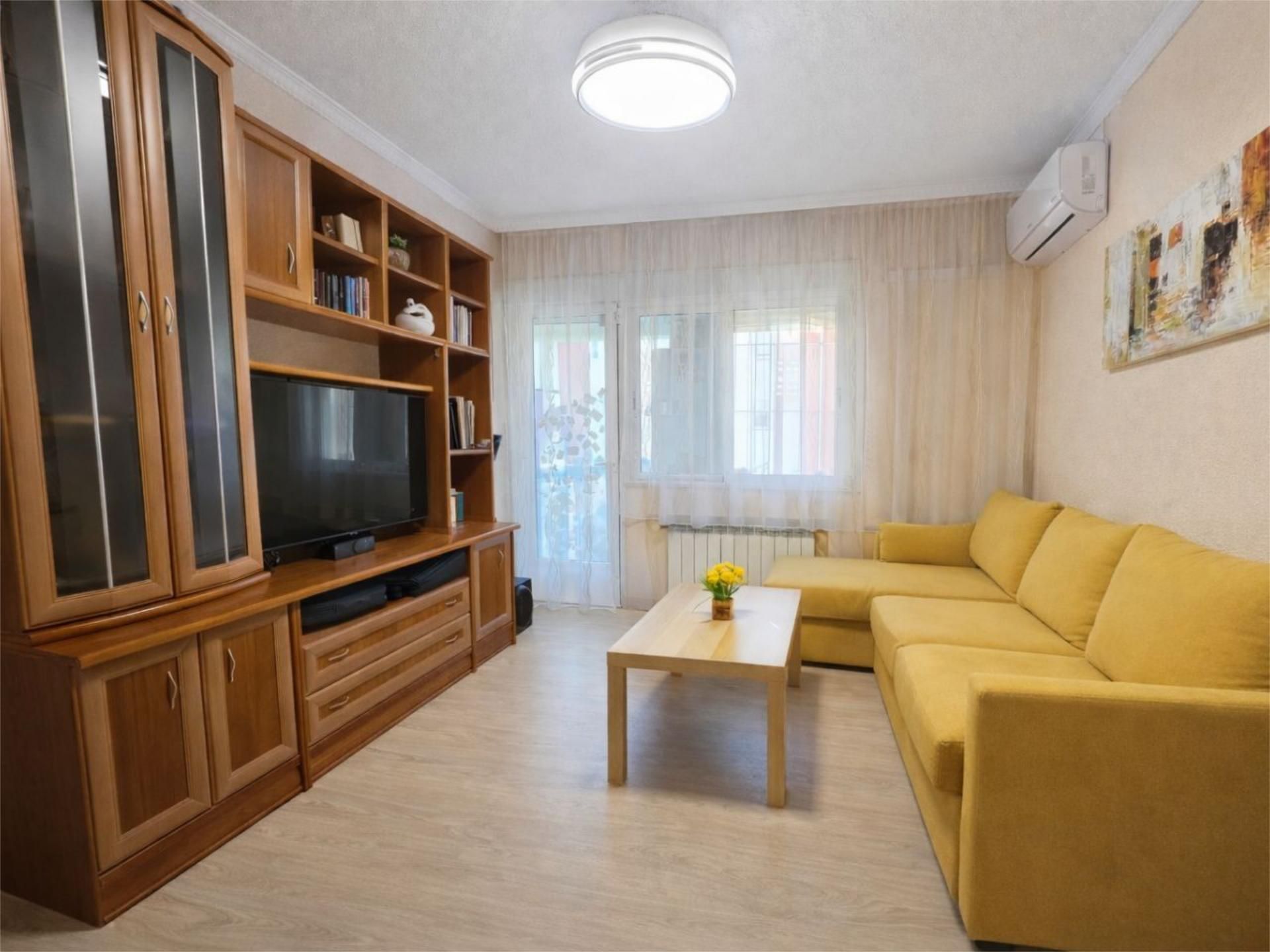 Sala d'estar de Pis en venda en  Madrid Capital amb Aire condicionat, Terrassa i Balcó