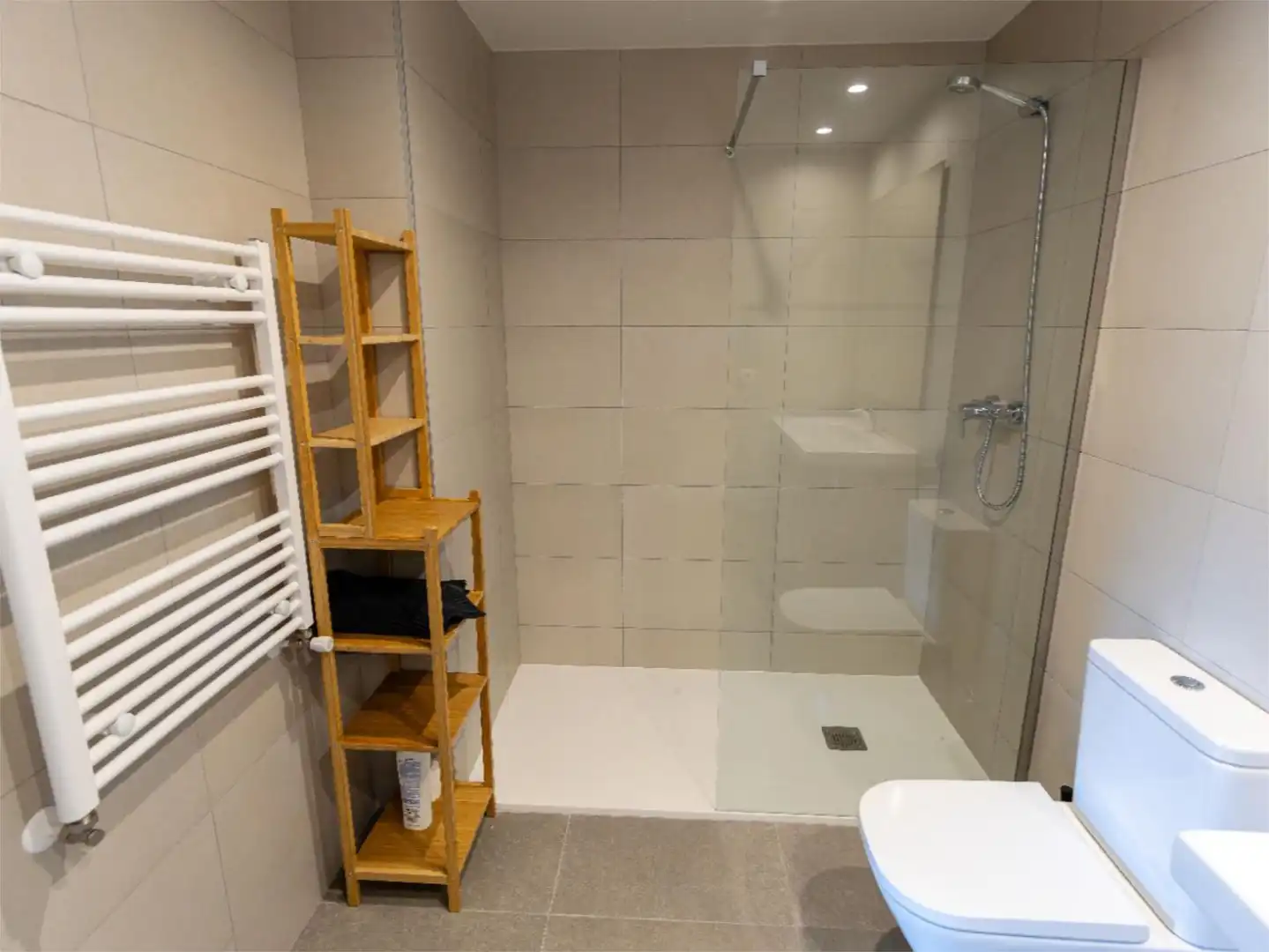 Apartamento de alquiler en Rúa Vasquida García, 7, Zona de Plaza de Barcelos Baño de Apartamento de alquiler en Pontevedra Capital con Calefacción, Terraza y Amueblado