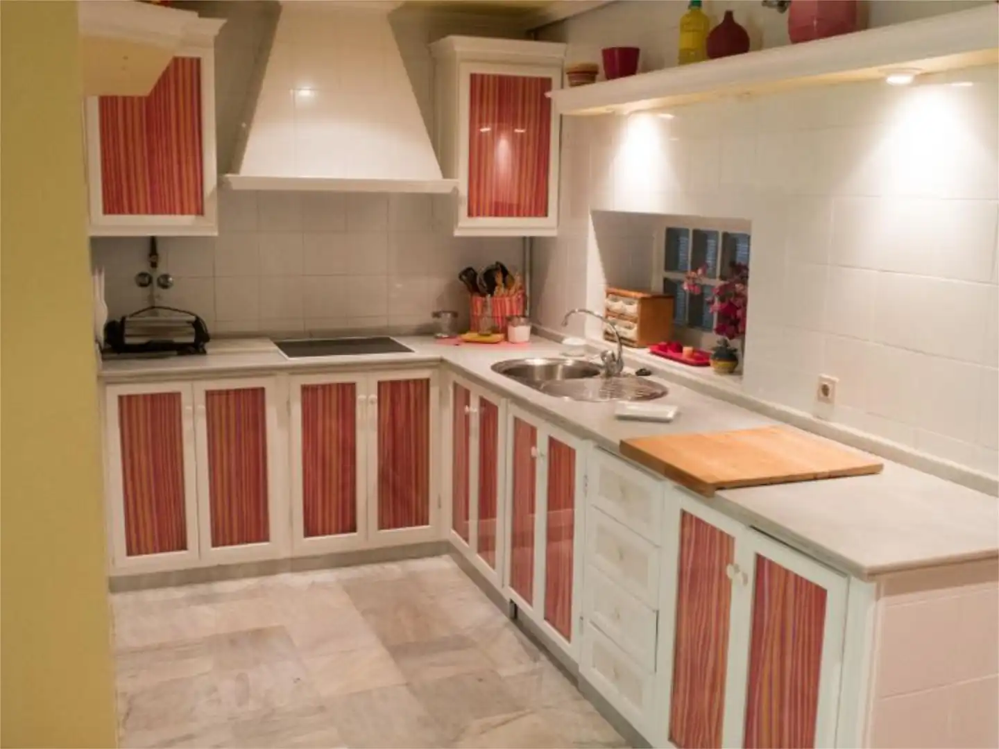 Piso en venta en Avenida de Italia, 15, El Cano - Los Bermejales Cocina de Piso en venta en Sevilla con Aire acondicionado, Calefacción y Jardín privado