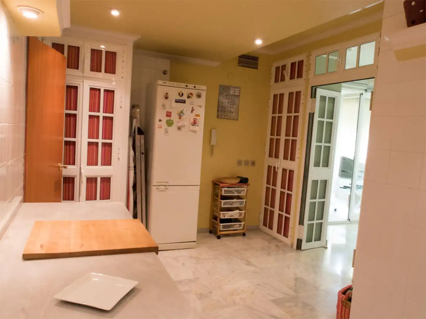 Piso en venta en Avenida de Italia, 15, El Cano - Los Bermejales Cocina de Piso en venta en Sevilla con Aire acondicionado, Calefacción y Jardín privado