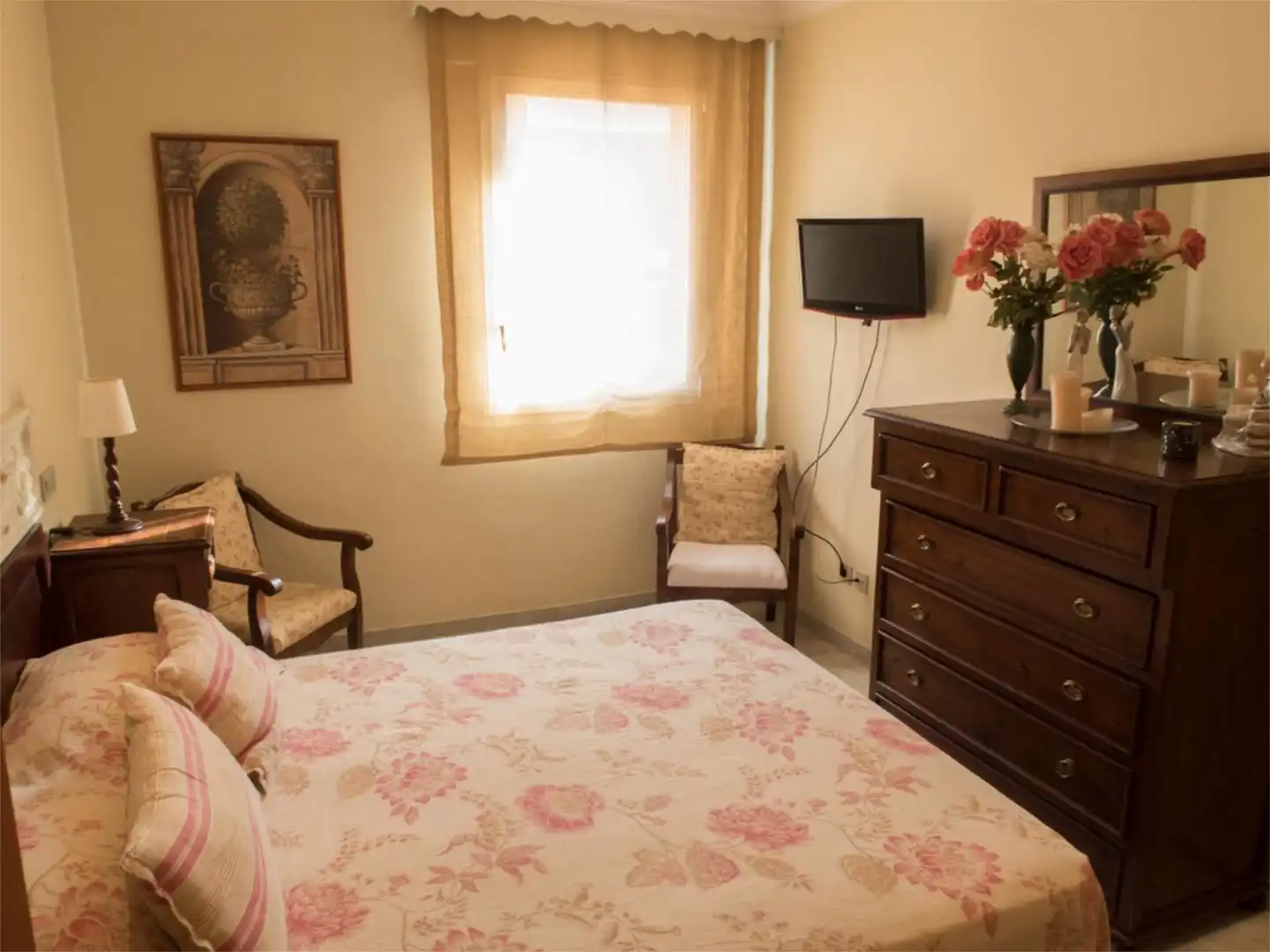 Piso en venta en Avenida de Italia, 15, El Cano - Los Bermejales Habitación de Piso en venta en Sevilla con Aire acondicionado, Calefacción y Jardín privado