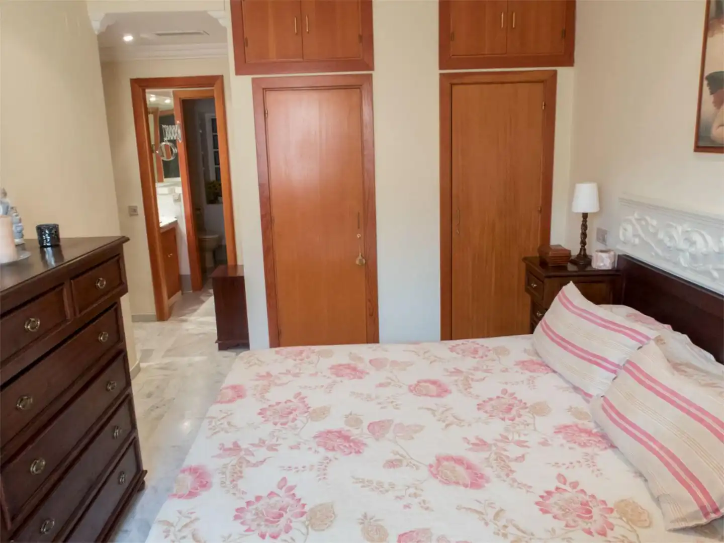 Piso en venta en Avenida de Italia, 15, El Cano - Los Bermejales Habitación de Piso en venta en Sevilla con Aire acondicionado, Calefacción y Jardín privado