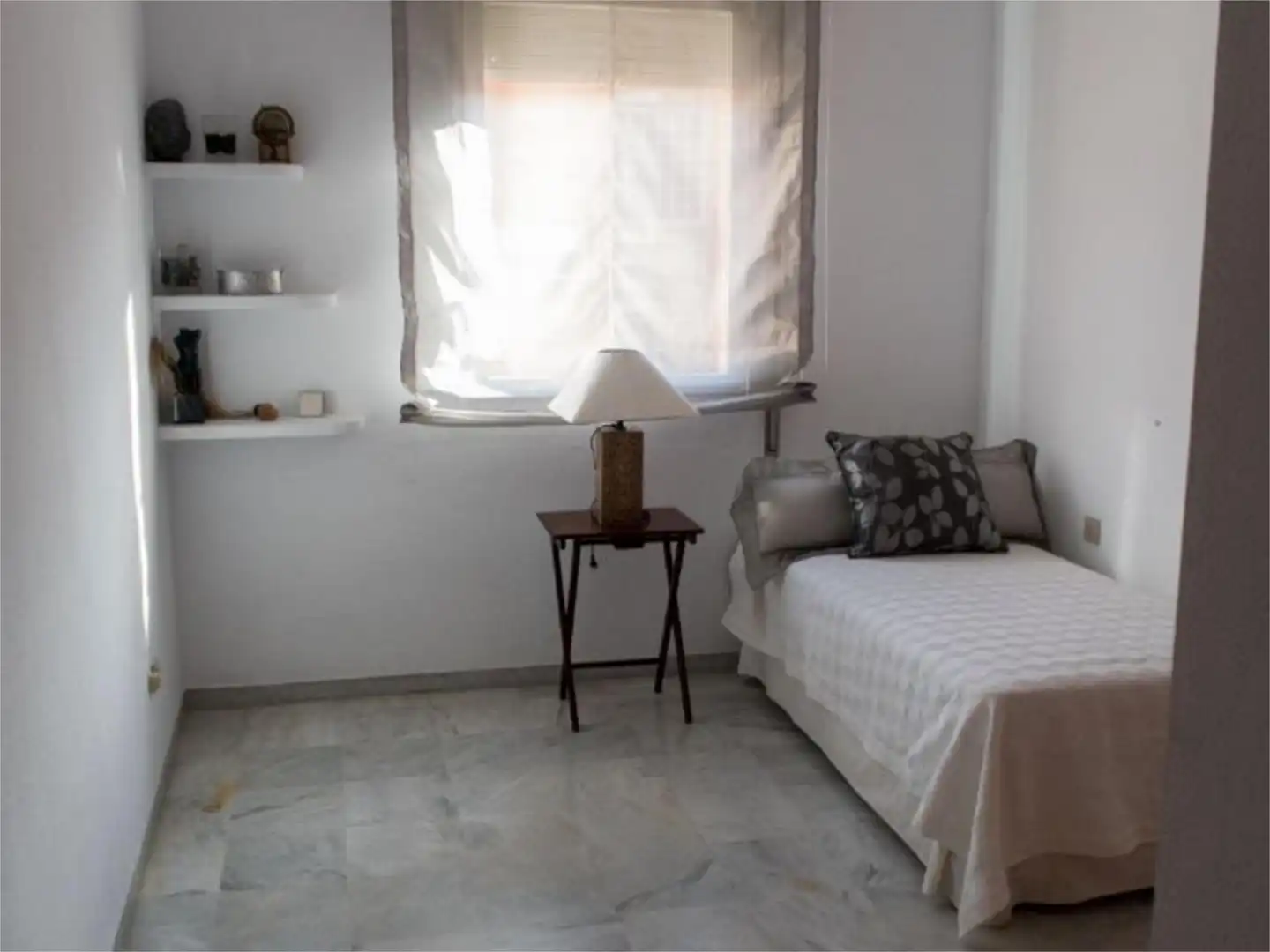 Piso en venta en Avenida de Italia, 15, El Cano - Los Bermejales Habitación de Piso en venta en Sevilla con Aire acondicionado, Calefacción y Jardín privado