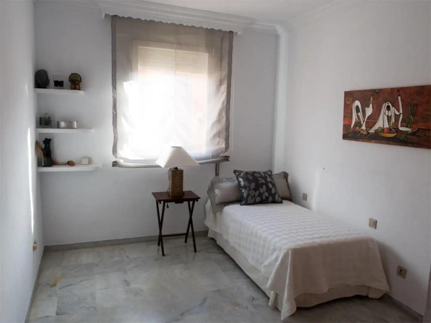 Piso en venta en Avenida de Italia, 15, El Cano - Los Bermejales Habitación de Piso en venta en Sevilla con Aire acondicionado, Calefacción y Jardín privado