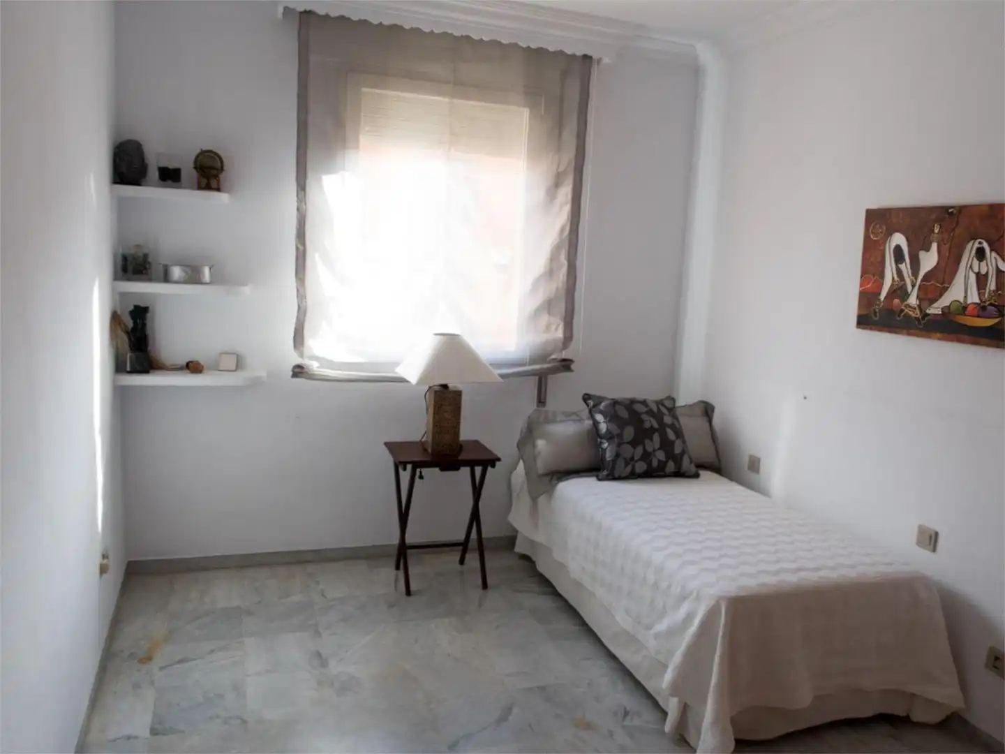 Piso en venta en Avenida de Italia, 15, El Cano - Los Bermejales Habitación de Piso en venta en Sevilla con Aire acondicionado, Calefacción y Jardín privado
