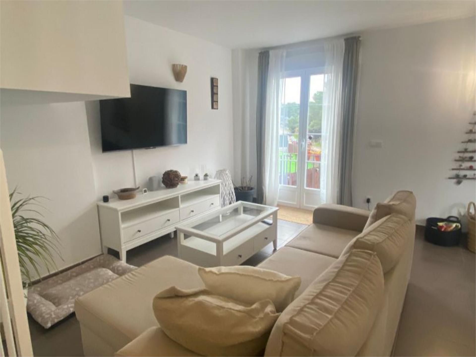 Casa adosada de lloguer a Calle Málaga, 137, Cadalso de los Vidrios Sala d'estar de Casa adosada de lloguer en Cadalso de los Vidrios amb Aire condicionat, Calefacció i Jardí privat