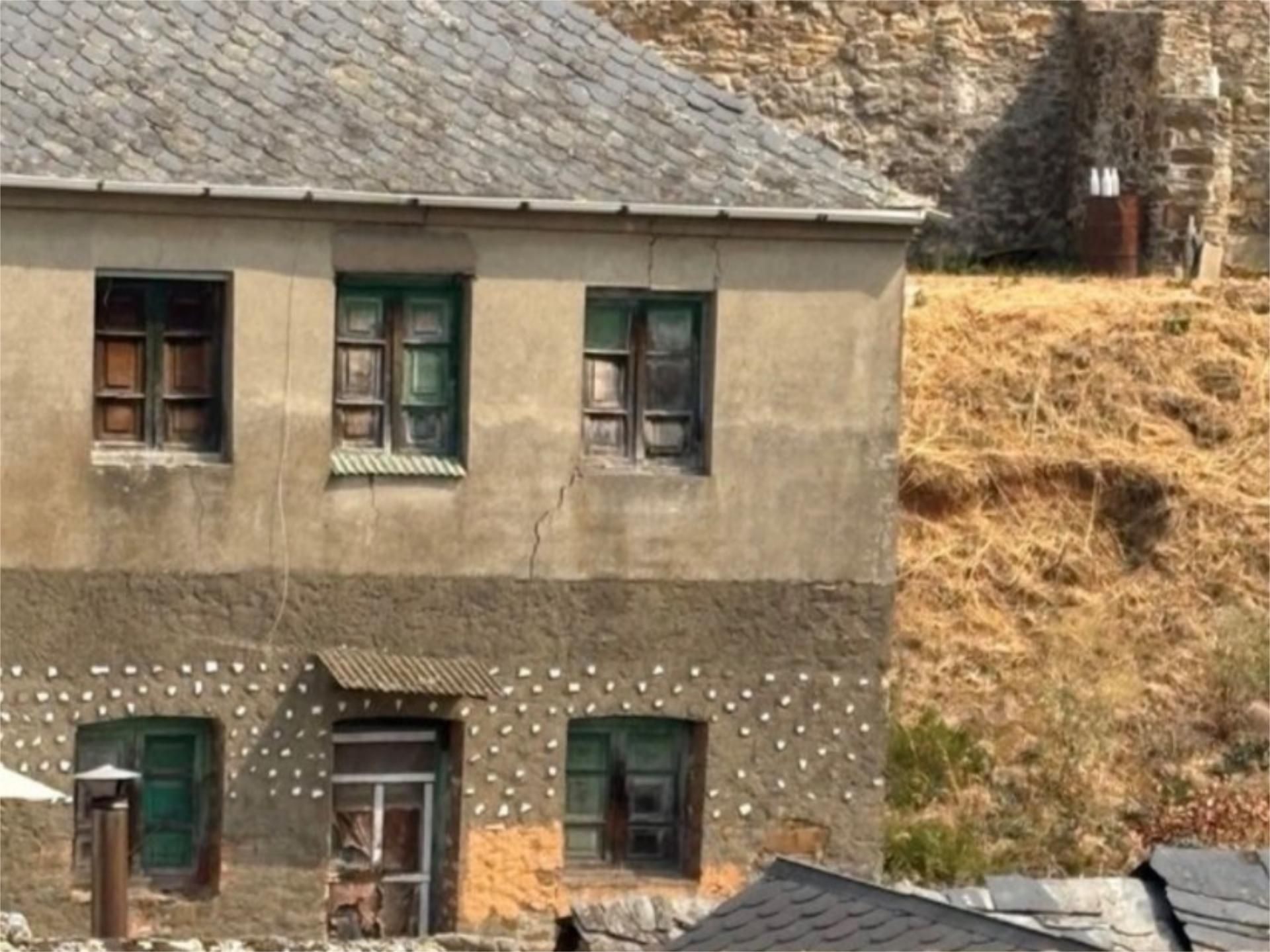 Vista exterior de Casa adosada en venda en Folgoso de la Ribera