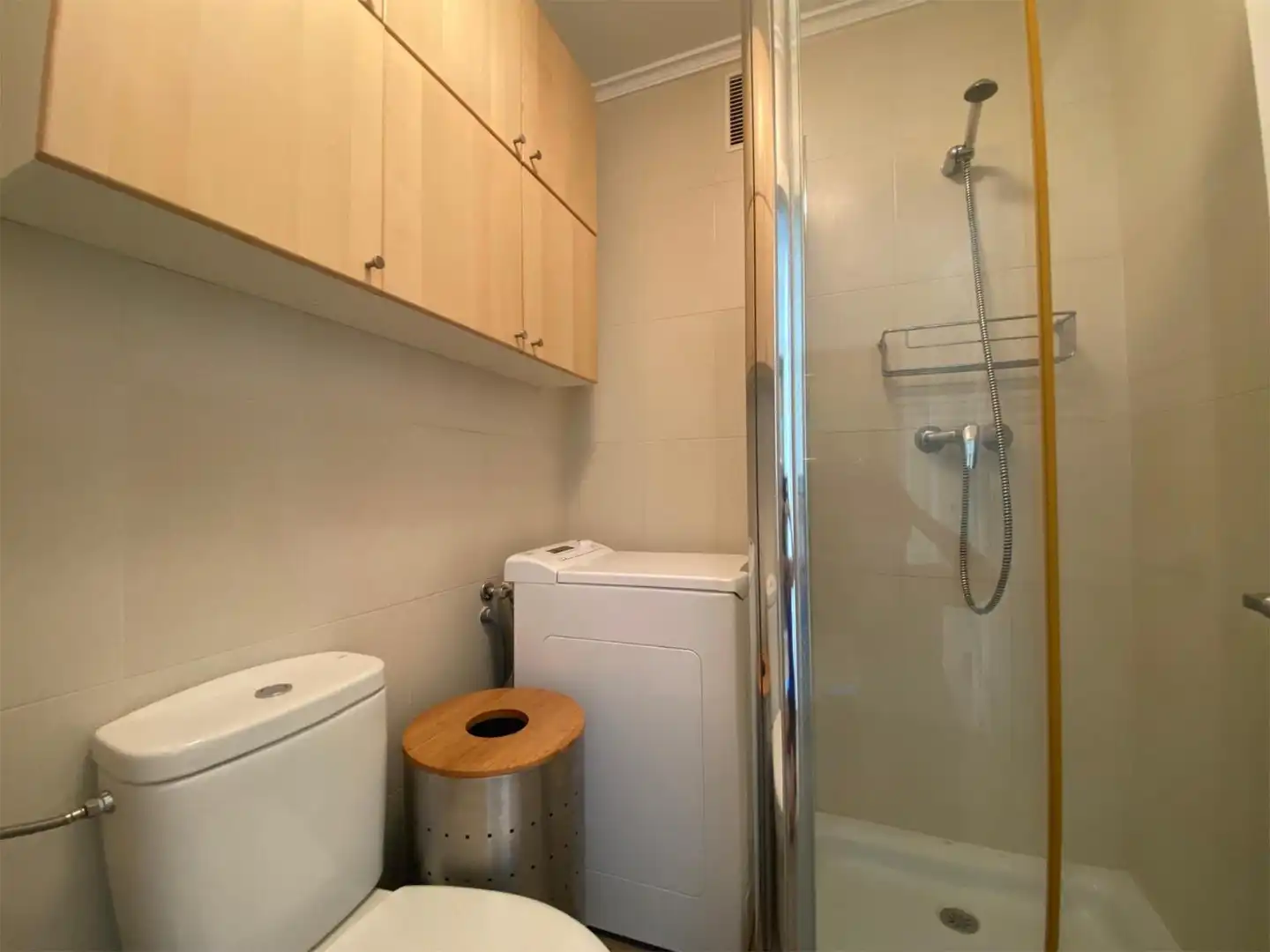 Baño de Piso de alquiler en Gozón con Parquet, Terraza y Amueblado
