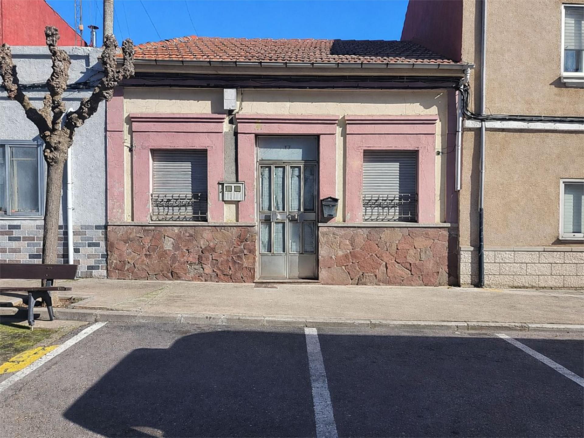 Exterior view of Single-family semi-detached for sale in La Bañeza   with Heating and Storage room