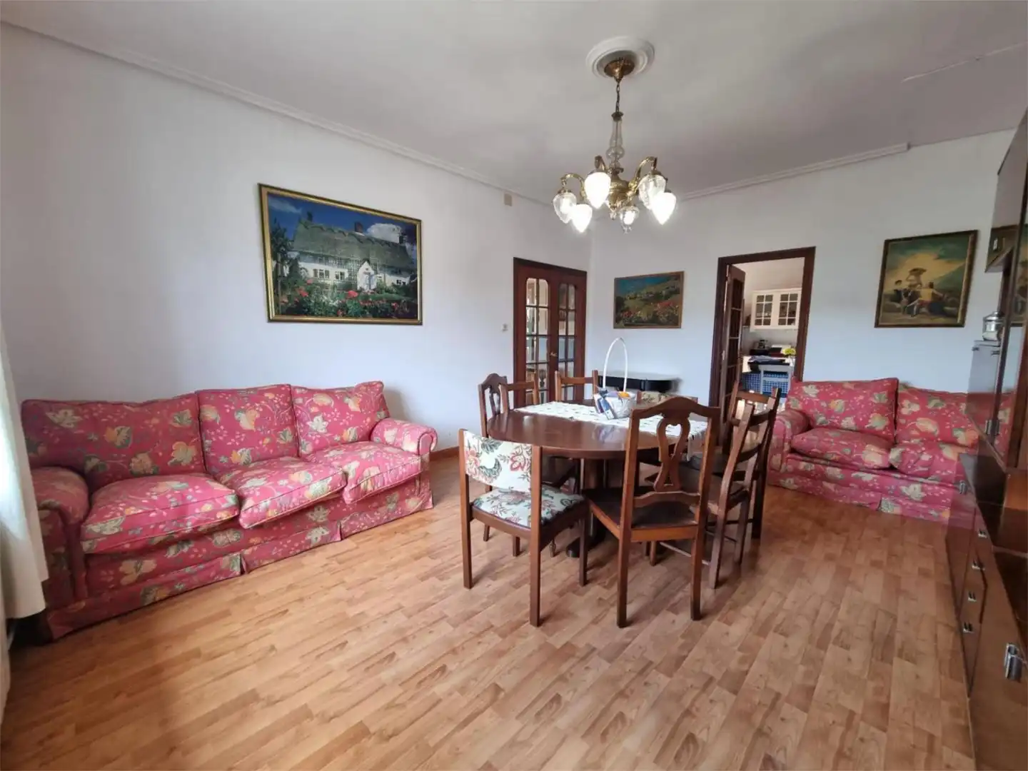 Casa o chalet en venta en Paseo Niño, 26, Cerezo - Aspla - Torres Comedor de Casa o chalet en venta en Torrelavega con Calefacción, Jardín privado y Terraza