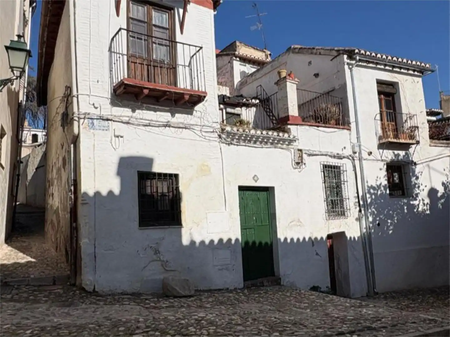Detached homes for sale in Placeta Cruz Verde, 4, Barrio de Albaicín Exterior view of Detached homes for sale in Granada with Terrace, Storage room and Balcony