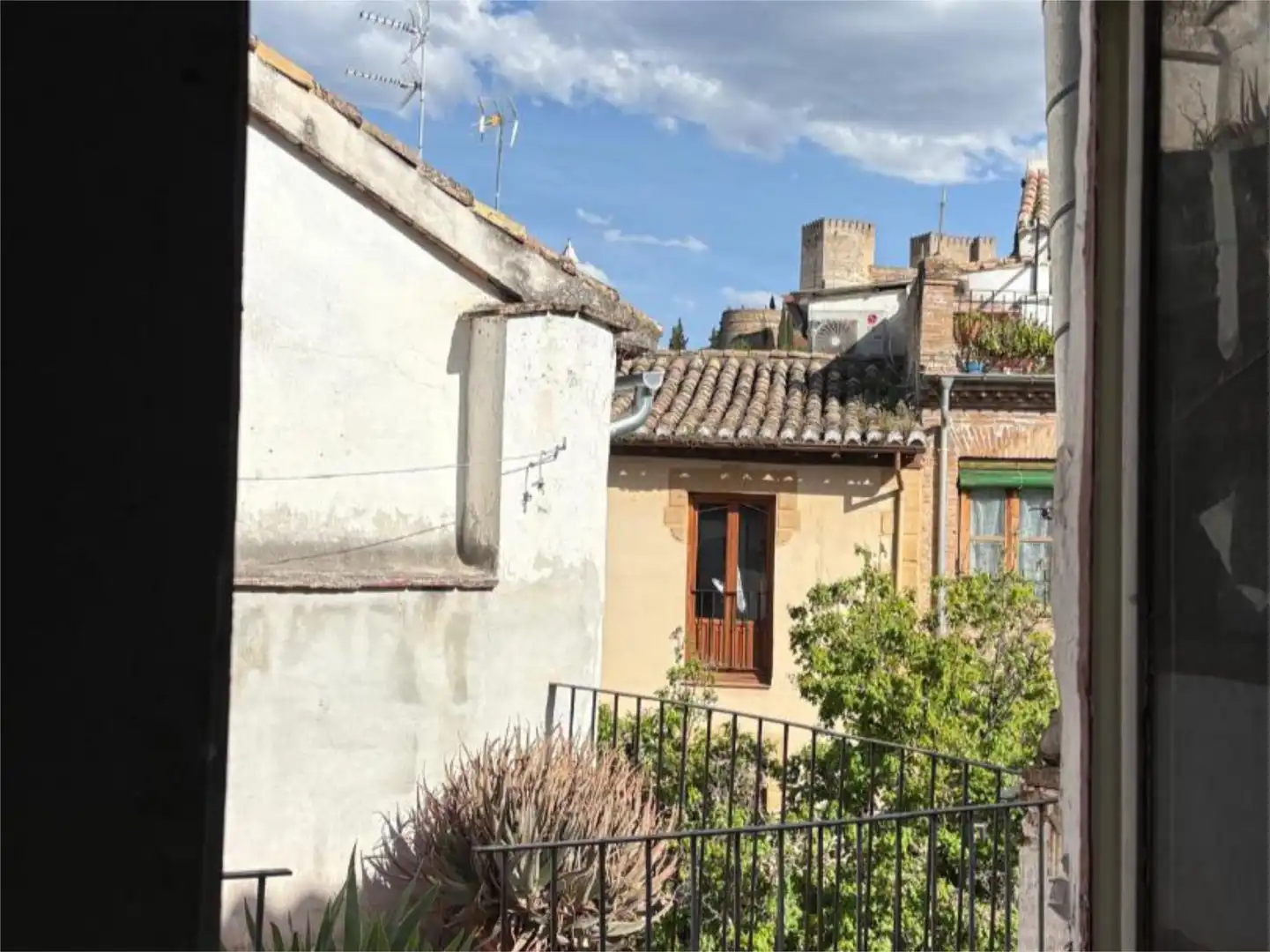 Detached homes for sale in Placeta Cruz Verde, 4, Barrio de Albaicín Exterior view of Detached homes for sale in Granada with Terrace, Storage room and Balcony