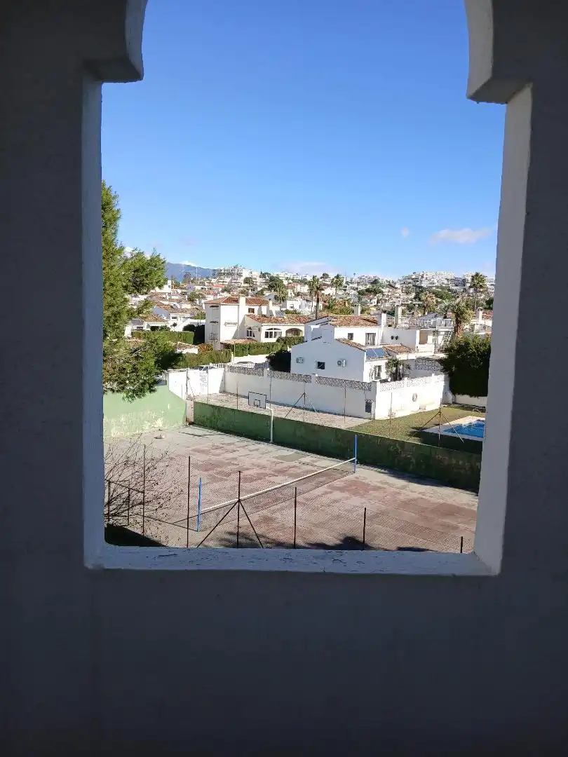 Pis en venda a Calle Adarves de Calypso, 2, Calahonda Vista exterior de Pis en venda en Mijas amb Jardí privat, Terrassa i Traster