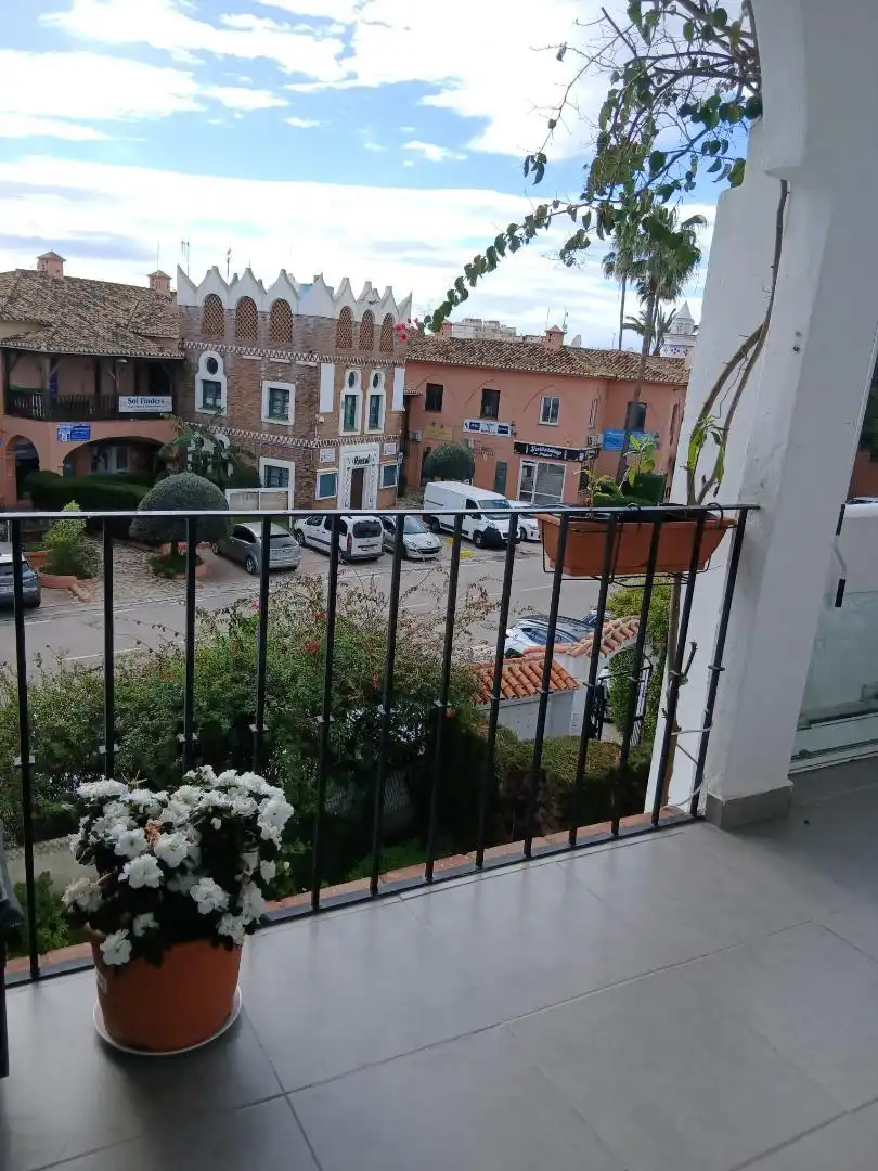 Pis en venda a Calle Adarves de Calypso, 2, Calahonda Vista exterior de Pis en venda en Mijas amb Jardí privat, Terrassa i Traster