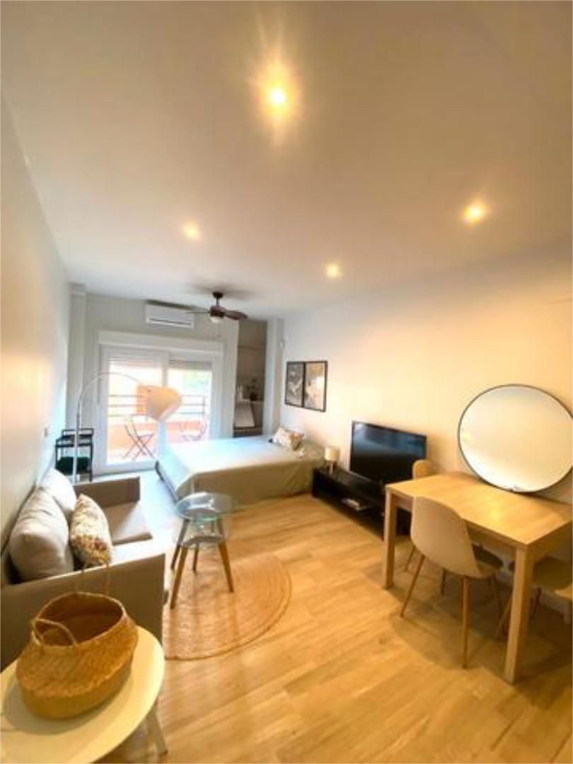 Dormitori de Apartament de lloguer en Torremolinos amb Calefacció, Terrassa i Moblat