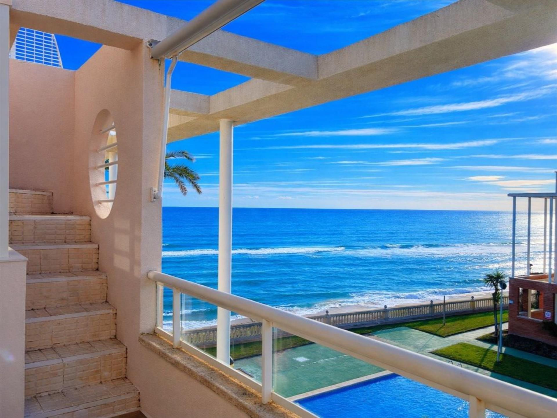 Flat for sale in Passeig Marítim de Masia Blanca, 22, El Vendrell Balcony of Flat for sale in El Vendrell with Air Conditioner, Terrace and Swimming Pool