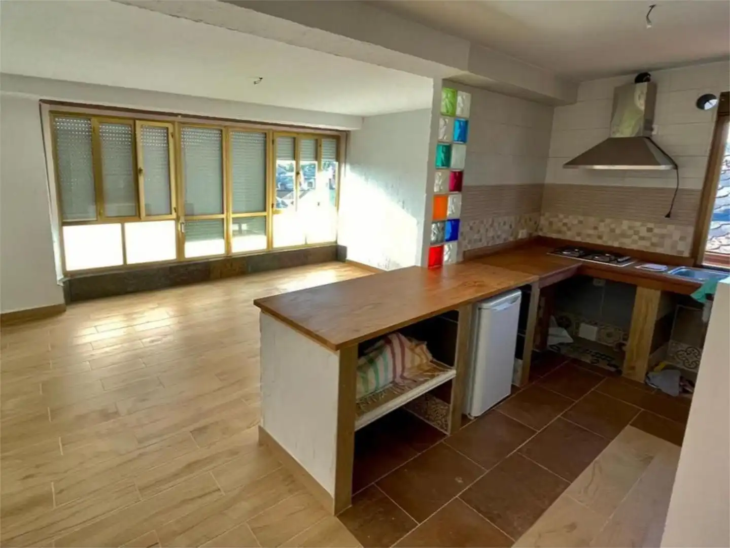 Piso en venta en Calle de Elías Iglesias, Cacabelos Cocina de Piso en venta en Cacabelos con Calefacción, Parquet y Trastero